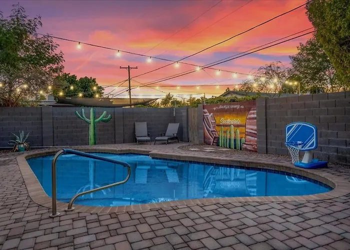 Holiday home Basketball Court & Heated Pool, 1 Mi To Old Town! *