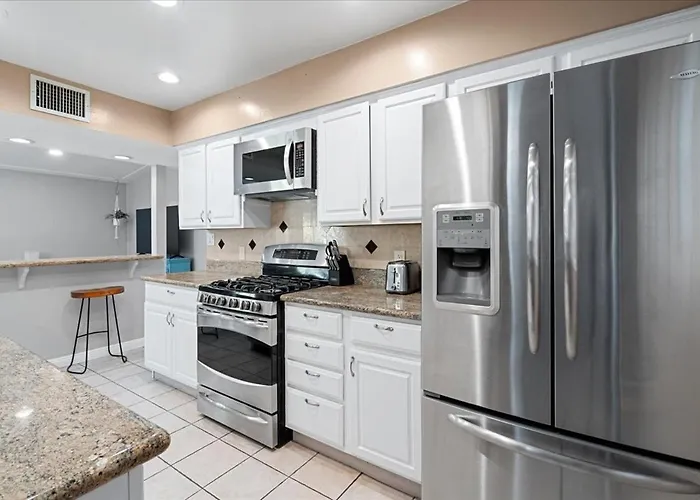 Basketball Court & Heated Pool, 1 Mi To Old Town! Holiday home Scottsdale