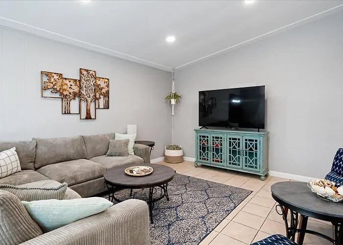 Basketball Court & Heated Pool, 1 Mi To Old Town! Holiday home Scottsdale