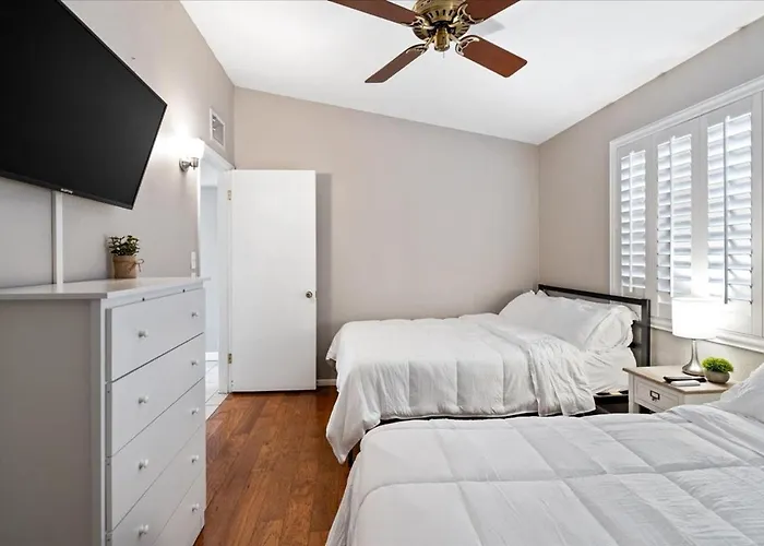 Basketball Court & Heated Pool, 1 Mi To Old Town!