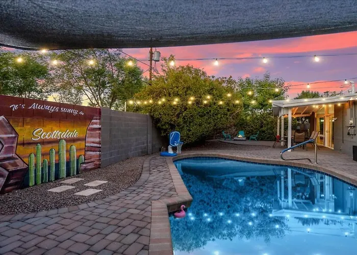 Holiday home Basketball Court & Heated Pool, 1 Mi To Old Town! Scottsdale